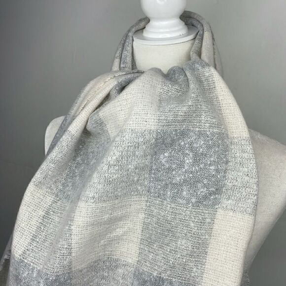 Old Navy Buffalo Plaid Blanket Scarf Light Gray super soft - Picture 2 of 6